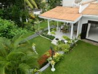 Set around a lovely manicured garden, this great family property is offered semi-furnished.

With an open terrace over-looking the garden, the p...