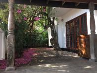 Located in the heart of Colombo 7, this charming property has the feel of a bungalow with the convenience of an apartment.

Including a lovely e...