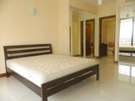 Newly re-tiled and with updated bathrooms, this great unfurnished Crescat apartment is available for immediate occupation.

Covering c.1100 sq.f...