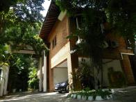 Situated in the centre of Colombo 3, this magnificent family home is immediately available.

Offered unfurnished this 6500 sq.ft. property cover...