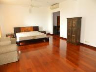 An extended Fairmount apartment covering 1980 sq.ft. and enjoying great hill views.

Offered fully furnished, the apartment comprises: 3 Bedroom...