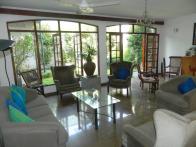 A great 4000 sq.ft. space in the heart of Colombo 7.

Currently used as a residence, the property comprises: 6 bedrooms (4 Ensuite), 5 Bathrooms...