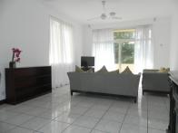 A wonderfully spacious Queen’s Court apartment, fully furnished and benefiting from excellent light throughout.

Covering 1700 sq.ft. the prop...