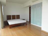 Offered fully furnished and with panoramic views over Galle Face Green, this lovely Emperor apartment is available for immediate rental.

Coveri...