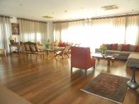 A truly magnificent Fairway on the Waterfront Penthouse with unparalleled lake views across to the Parliament on one side and a stunning city scap...