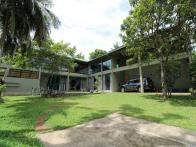 Situated on Duwa Road, Pita Kotte, this stunning property benefits from an eye-catching modern design.
Open-plan and light throughout, the proper...