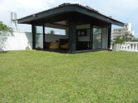 Situated off Flower Road, this superb townhouse offers charming and peaceful accommodation in the centre of the city.

As well as a lovely Rooft...