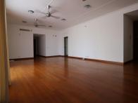 Beautifully presented and spacious, this 2700 sq ft Empire apartment is offered unfurnished for immediate rental.

Benefiting from wooden floors...