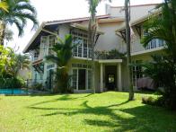 British Brokers is delighted to offer this attractive Colombo 5 family home for sale. 

Situated in the highly residential area of Polhengoda, t...