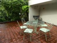 Located on a quiet street close to the Royal Colombo Golf Course, this charming annexe apartment enjoys beautiful garden views and a delightful pa...