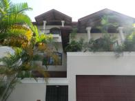 Beautifully maintained Colombo 5 property offering space, a peaceful setting and great access to the city.

Formerly occupied by Canadian and Ja...