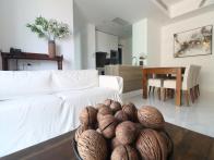 Beautifully furnished, this 1240 sq ft Twin Peaks apartment is available for immediate rental.

Stylish and modern, the apartment comprises: 3 B...